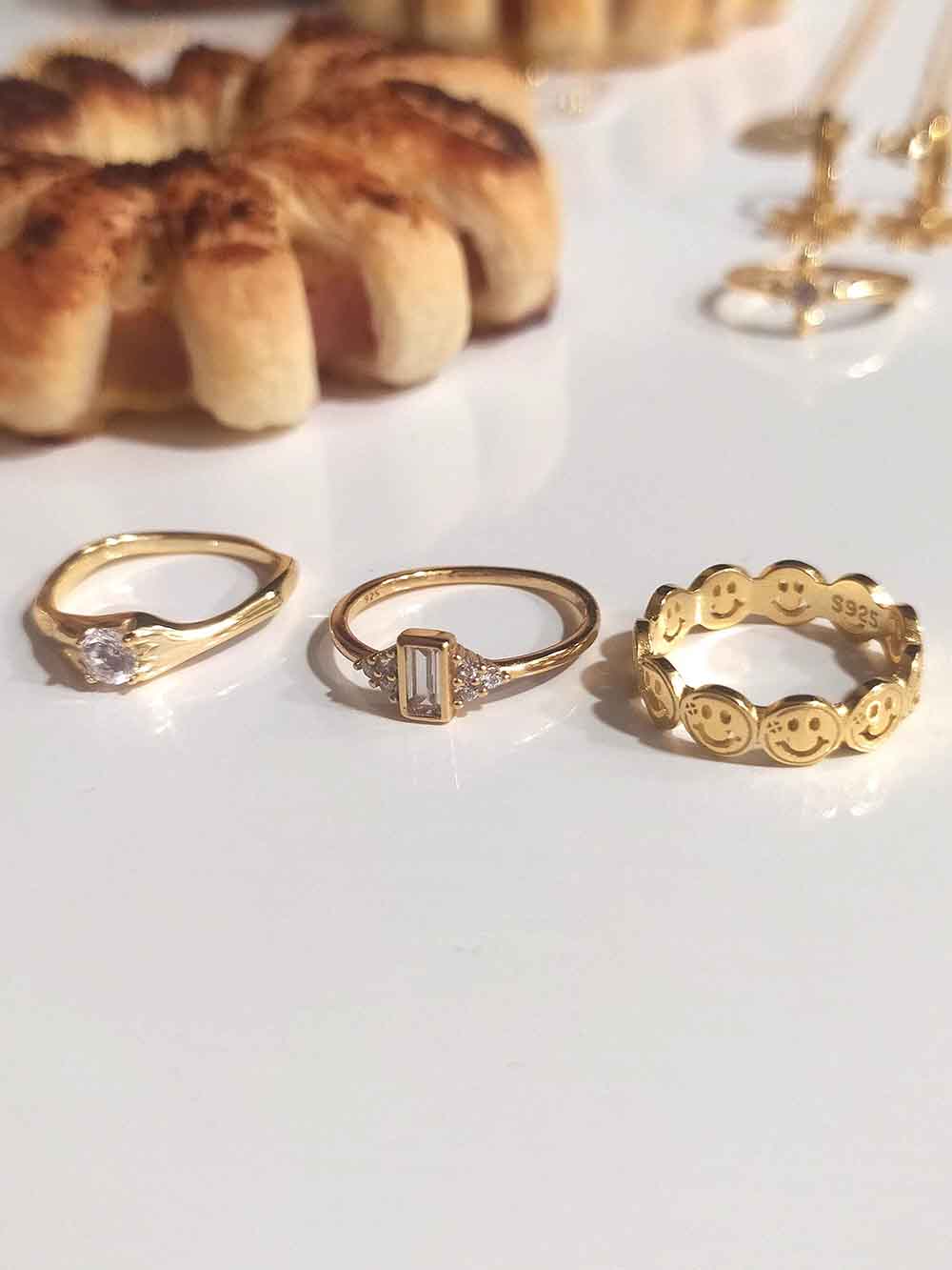 Anillos de plata con baño de oro. Joyas con circonitas.
